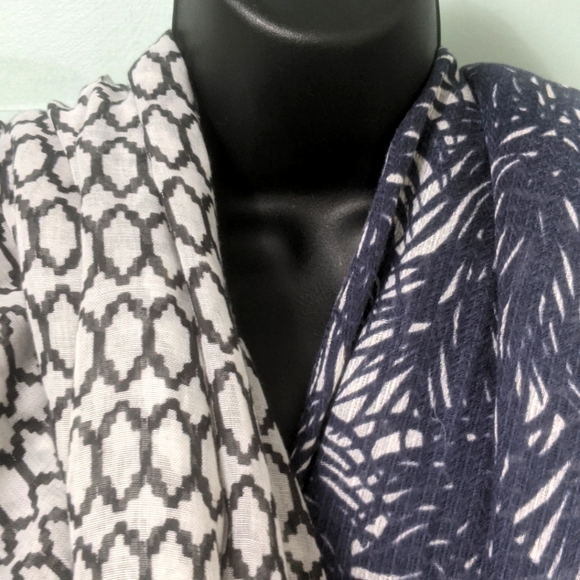 Lot of 2 J crew scarves. Blue and white and black and white - Picture 1 of 13